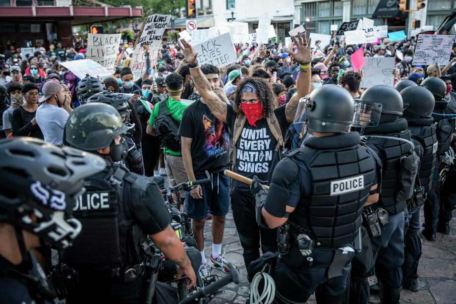 People protested in front of the Alamo in downtown on Saturday, May 30, 2020, to protest the killing of George Floyd in Minnesota while he was in police custody. Photo: Matthew Busch, Contributor / For The San Antonio Express-News / **MANDATORY CREDIT FOR PHOTOG AND SAN ANTONIO EXPRESS-NEWS/NO SALES/MAGS OUT/TV