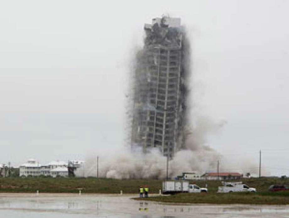 Leaning South Padre tower turned into 55,000 tons of debris - San ...