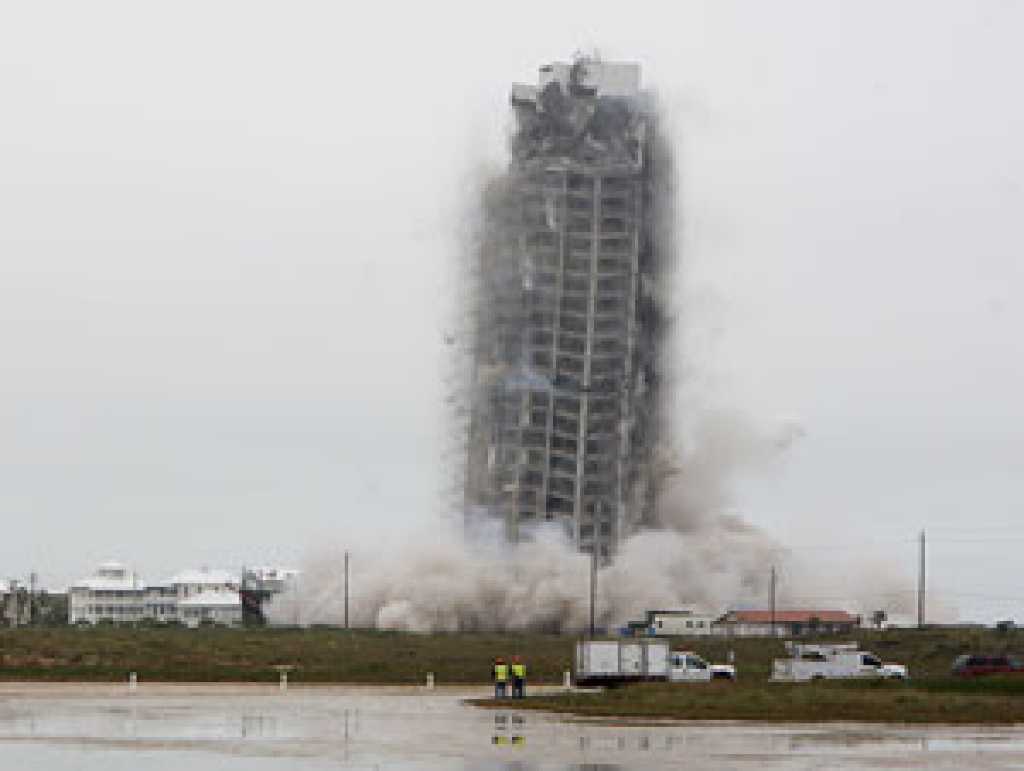Leaning South Padre tower turned into 55,000 tons of debris