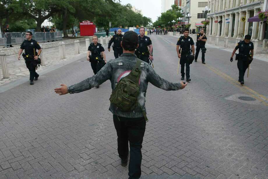 A man speaks as San Antonio Police clear a radius around Alamo Plaza in anticipation of possible riots, Sunday, May 31, 2020. A group  rioted Saturday night after a peaceful rally held for George Floyd, a black man who died after a Minneapolis Police officer detained him and knelt on his neck for more than eight minutes. Photo: Jerry Lara, Staff / San Antonio Express-News / **MANDATORY CREDIT FOR PHOTOG AND SAN ANTONIO EXPRESS-NEWS/NO SALES/MAGS OUT/TV © 2019 San Antonio Express-News