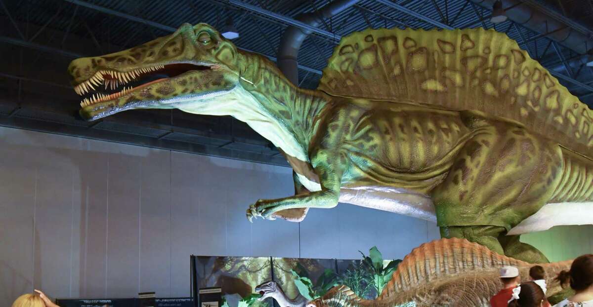 animatronic dinosaur show