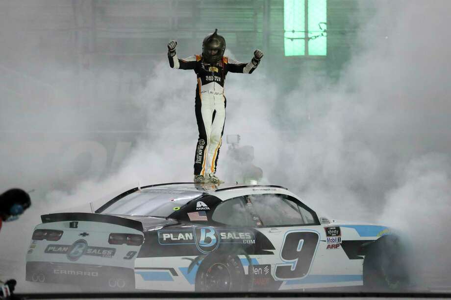 f 1 live today