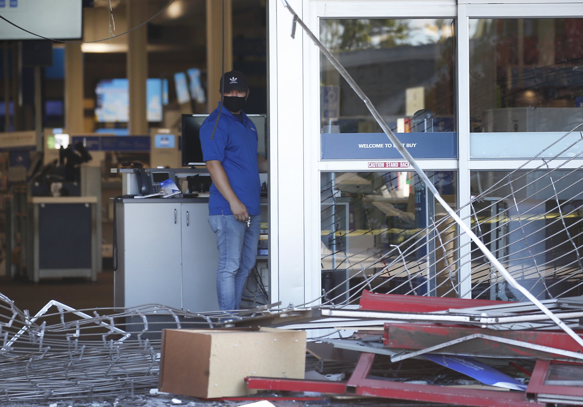 Looters target Fairfield shops, vandalize Best Buy with big crane
