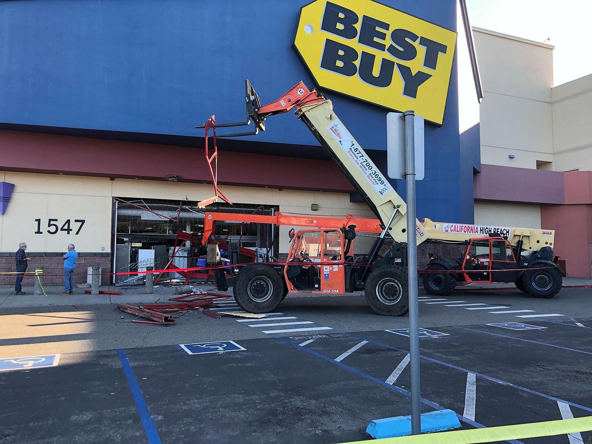 Looters target Fairfield shops, vandalize Best Buy with big crane