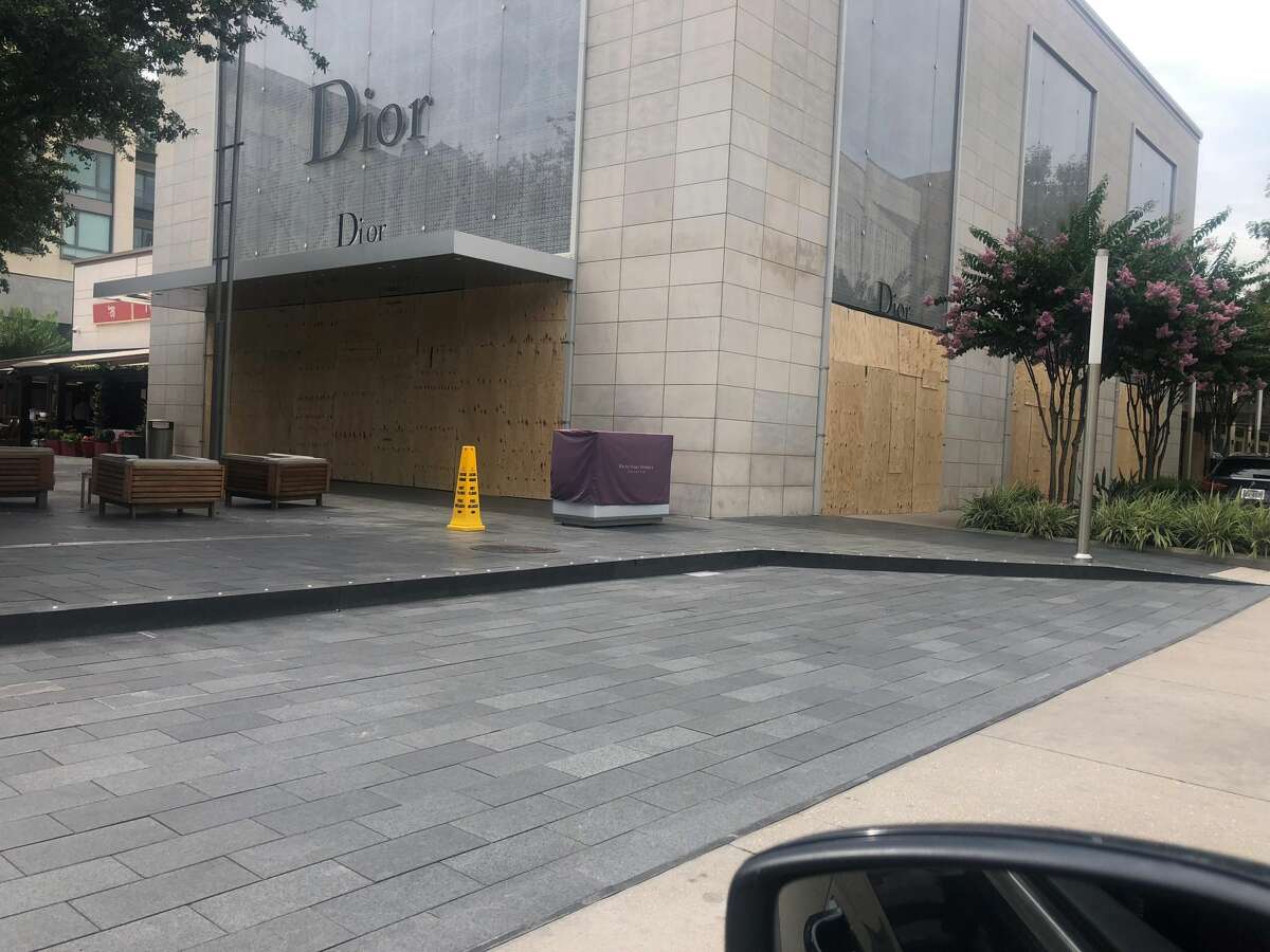 The Galleria, other Houston businesses close to shoppers amid protests in  Houston