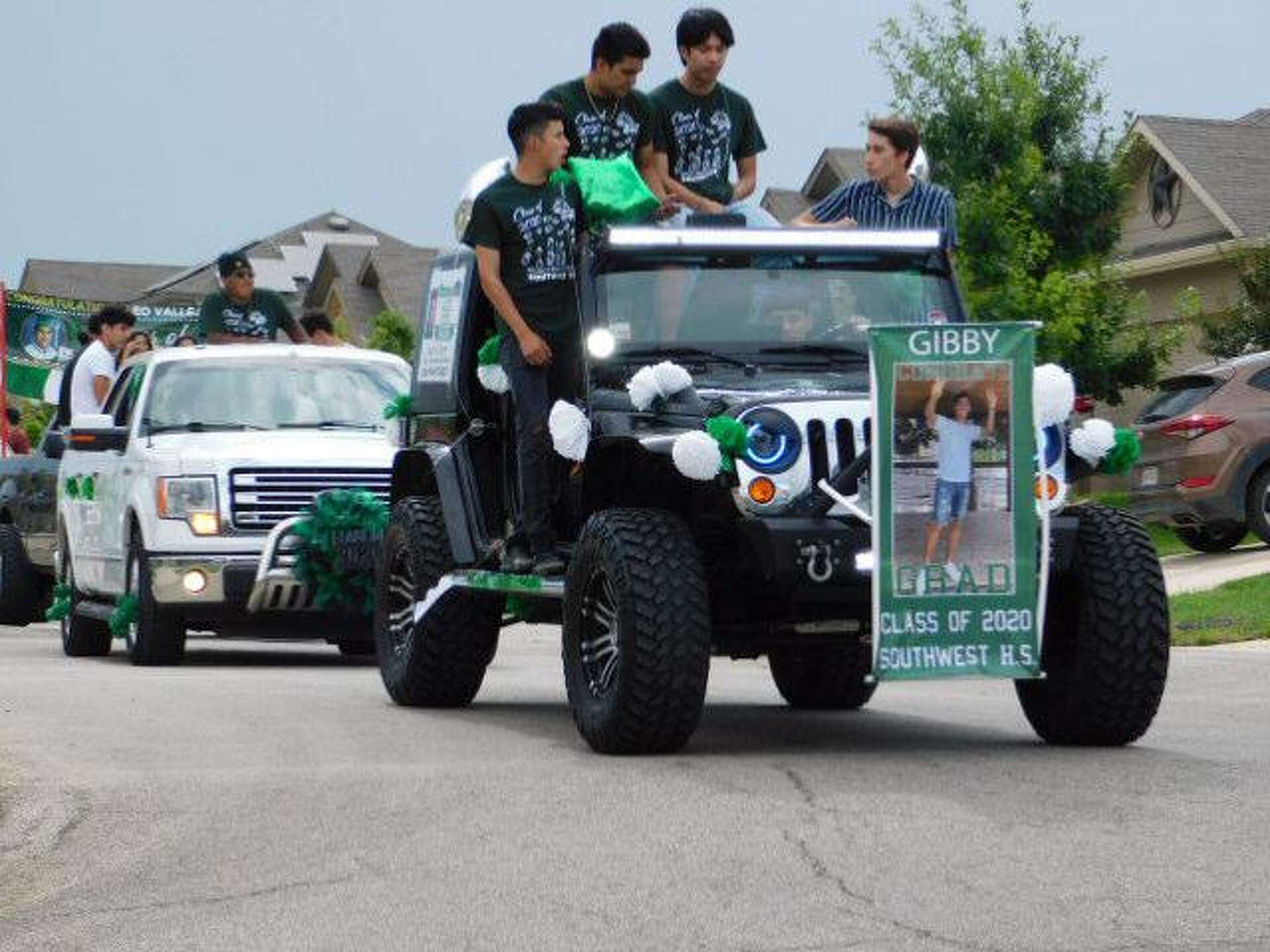 Solana Ridge subdivision honors high school seniors with parade