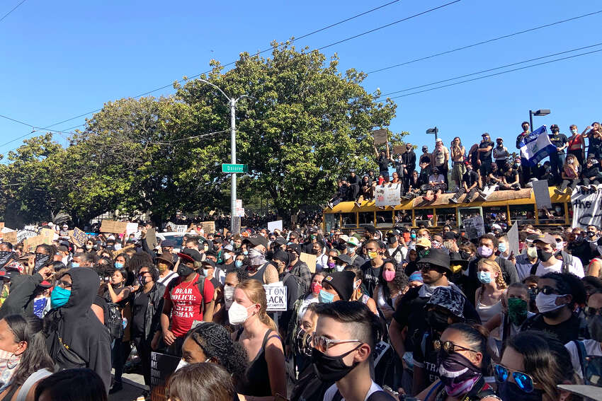 KCBS Radio estimated a crowd of over 10,000 people, while KTVU said it could be as large as 12,000 to 16,000. Reporter Leonardo Castañeda with the San Jose Mercury News and East Bay Times guessed 30,000. Demonstrations have spread across the Bay Area in recent days, protesting the killing of George Floyd in Minneapolis, and KTVU reported this one was