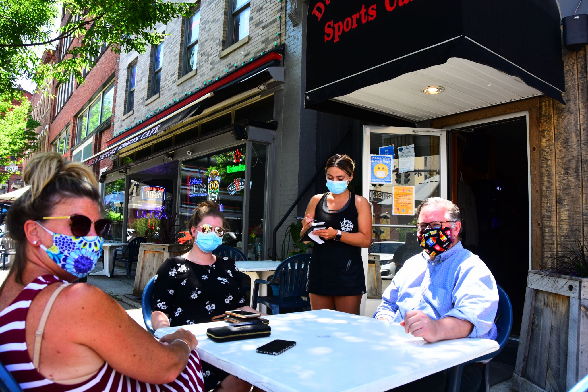 Restaurants plead for patience on mask rules - Vimarsana News