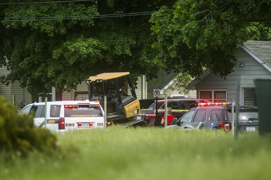 Midland Police investigate a fatal accident Thursday afternoon, June 4, 2020 at the intersection of Eastlawn Drive and Cleveland Avenue near the construction site at Eastlawn Elementary School. (Katy Kildee/) Photo: (Katy Kildee/)