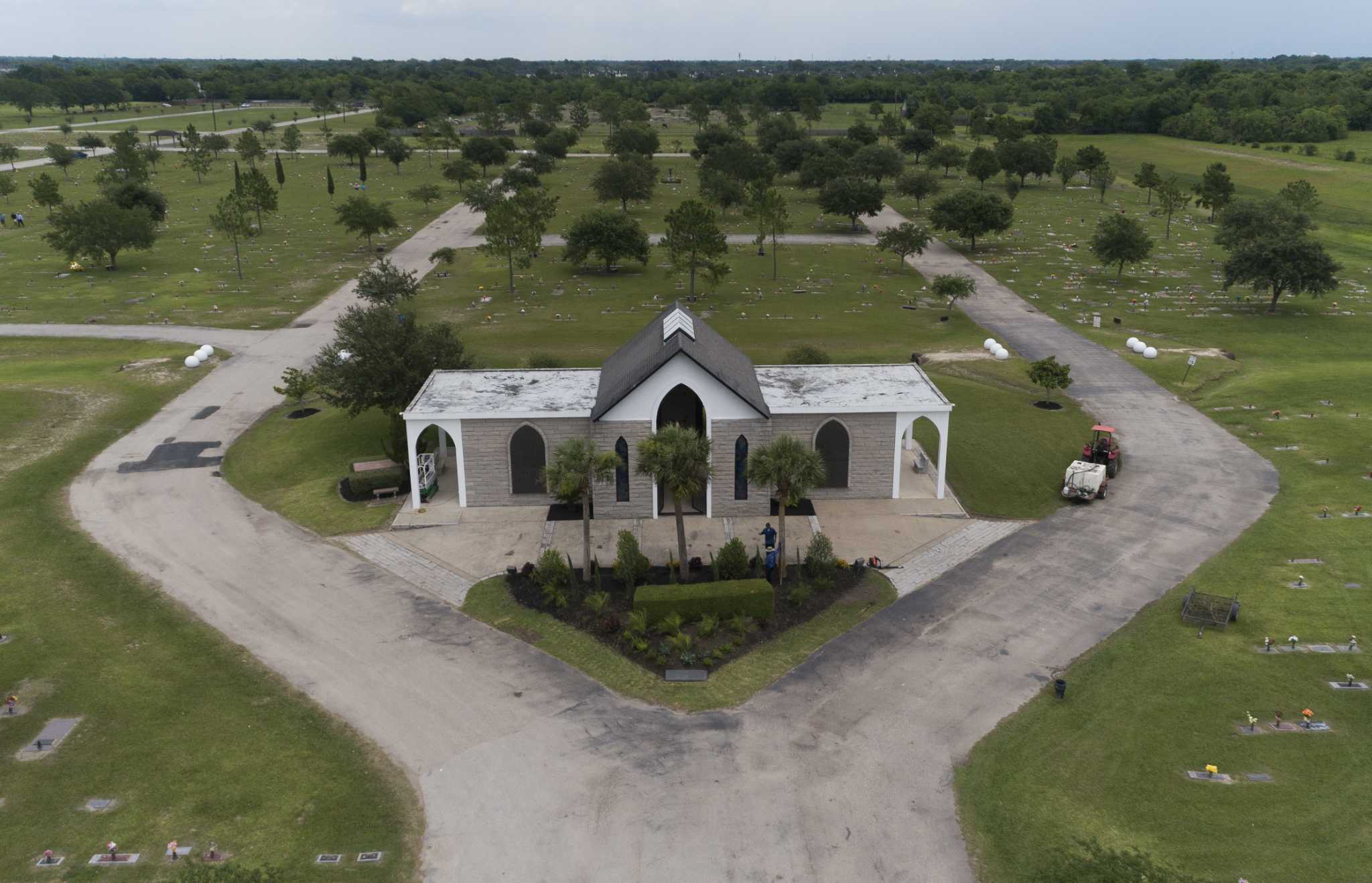 Houston Memorial Gardens Cemetery: A Tranquil Resting Place