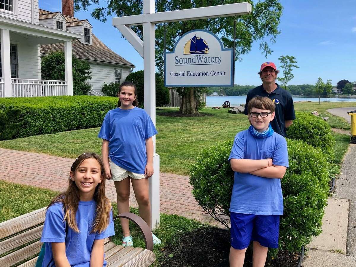 The Royle School fifth grade class voted to make its year-end charitable donation to SoundWaters in support of the organization’s Long Island Sound conservation and education efforts. SoundWaters vice president of development, Bob Mazzone, greeted some graduating Royle students recently at the SoundWaters Coastal Education Center on Stamford’s Cove Island. Pictured are Teagan Josef, Ellie O’Kane and Parker Jacobs