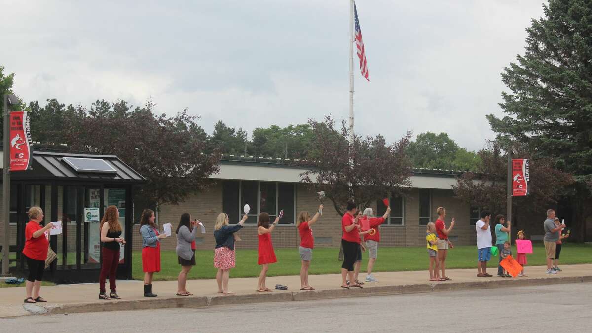 Crystal Lake Elementary staff hold parade for fifth grade students