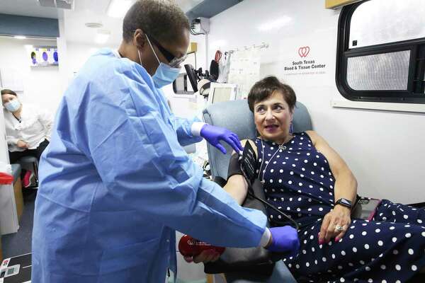 Super Donors Help Those Suffering From Covid 19 In San Antonio Get Better Expressnews Com