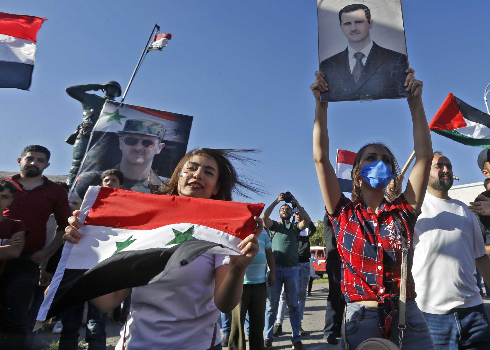 За сирию и башара. Сирия Башар Асад. Протесты в Сирии против Асада. Башар Асад митинги в Сирии. Сирийцы против американцев.