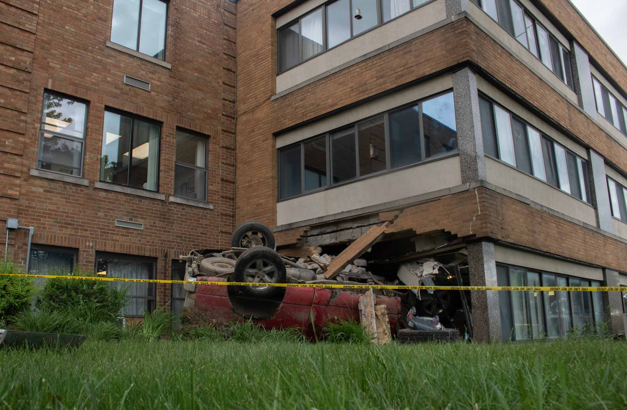 Croswell man crashes into building, flees scene, steals vehicle