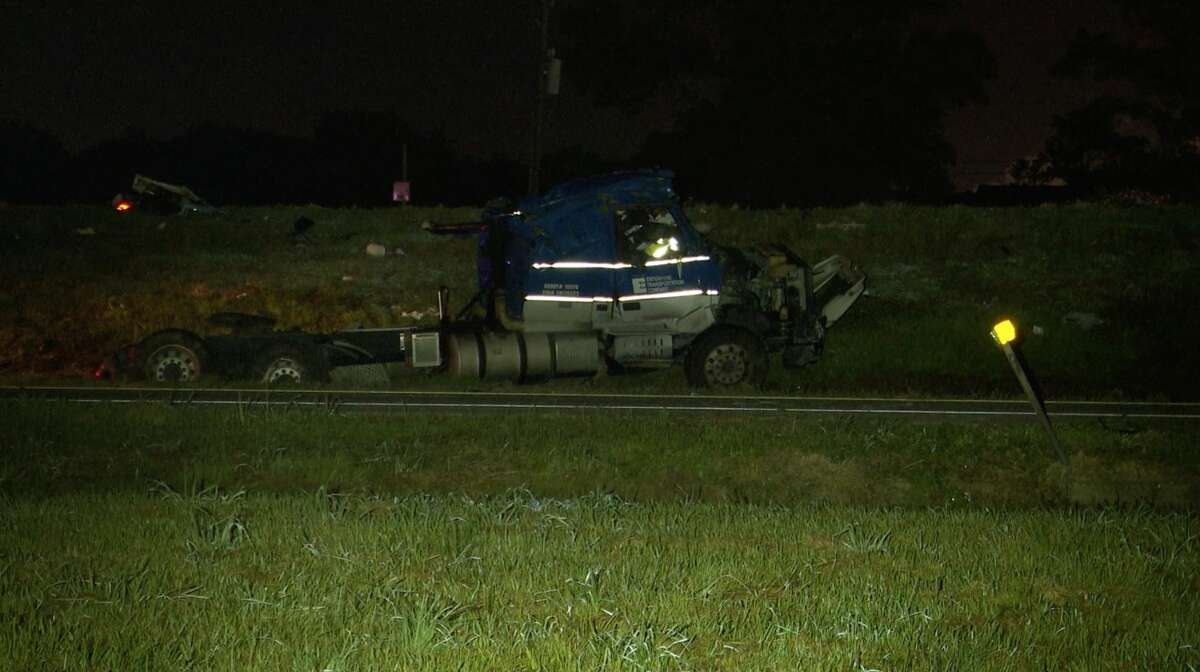 East Freeway closed for big rig crash in Baytown