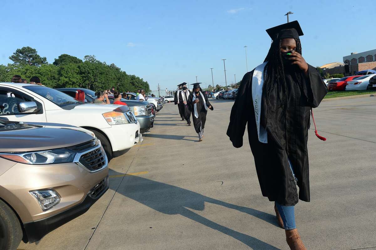 Photos Evolution Academy holds drivein commencement
