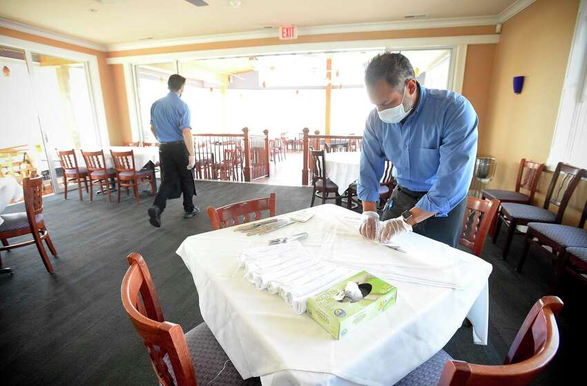 3. Don't get fussy if you arrive and there's a wait for a somewhat empty restaurant.Legal maximum capacity for restaurants has been reduced, so don't get yourself in a quarrel with restaurant staff if you can't be seated immediately. Before pointing out an empty table, note that some are closed to permit social distancing, and some have not yet been bussed off for the next customer.