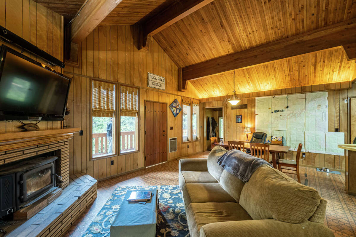 Mountain cabin at the gates of Yosemite lists for $2.5 million