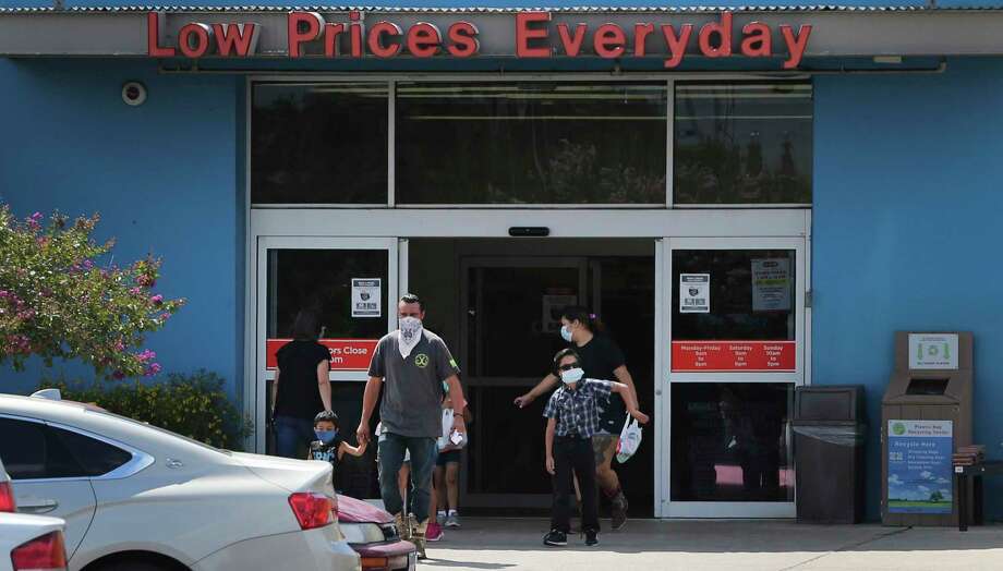 Customers at H-E-B on West Avenue sport masks as they leave the store. Photo: Kin Man Hui /Staff Photographer / **MANDATORY CREDIT FOR PHOTOGRAPHER AND SAN ANTONIO EXPRESS-NEWS/NO SALES/MAGS OUT/ TV OUT