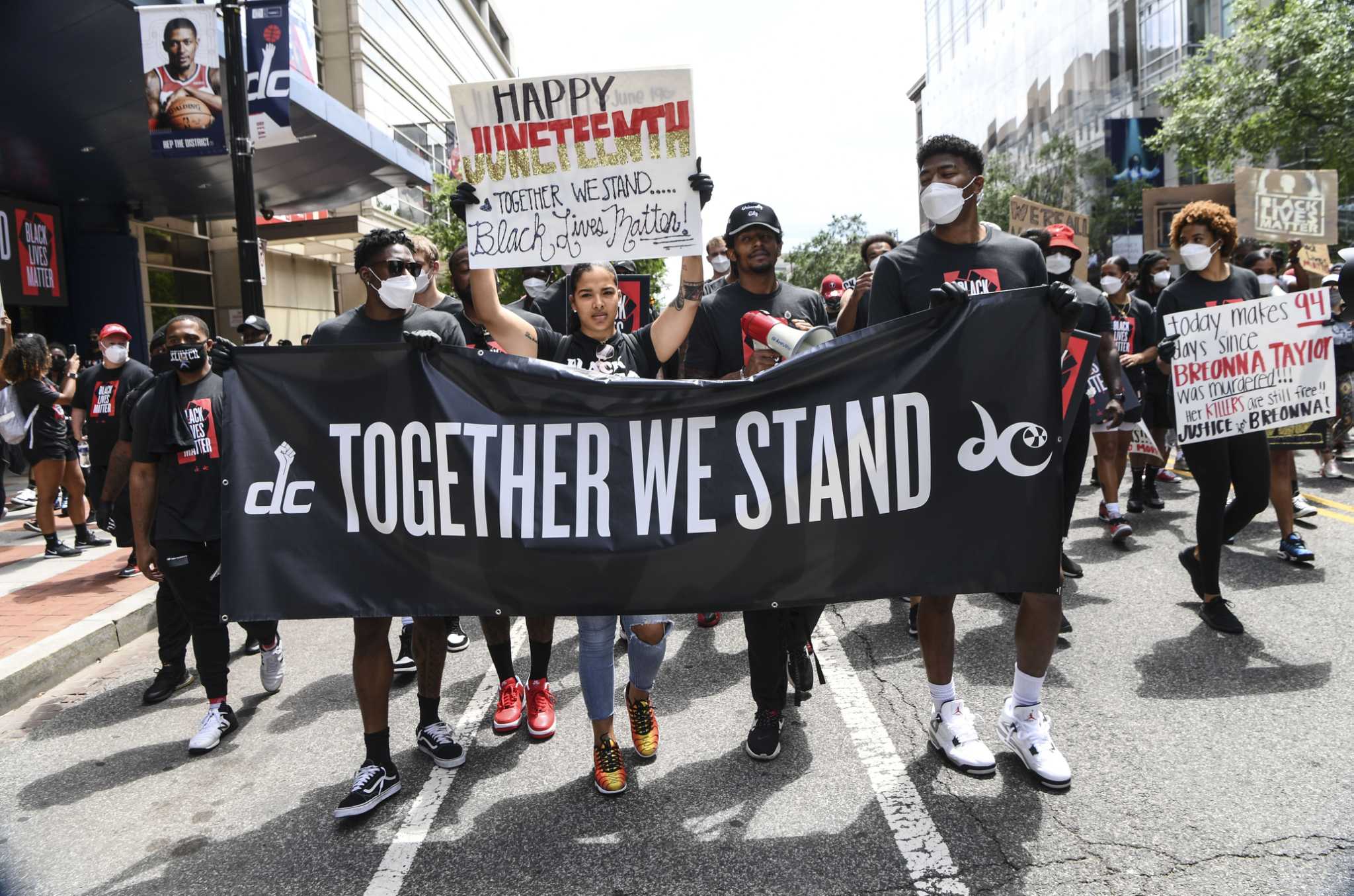 Juneteenth celebrations: Seattle Mariners honor Negro Leagues