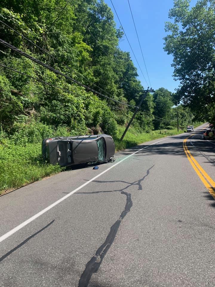 Crash in Southbury disrupts Sunday morning traffic