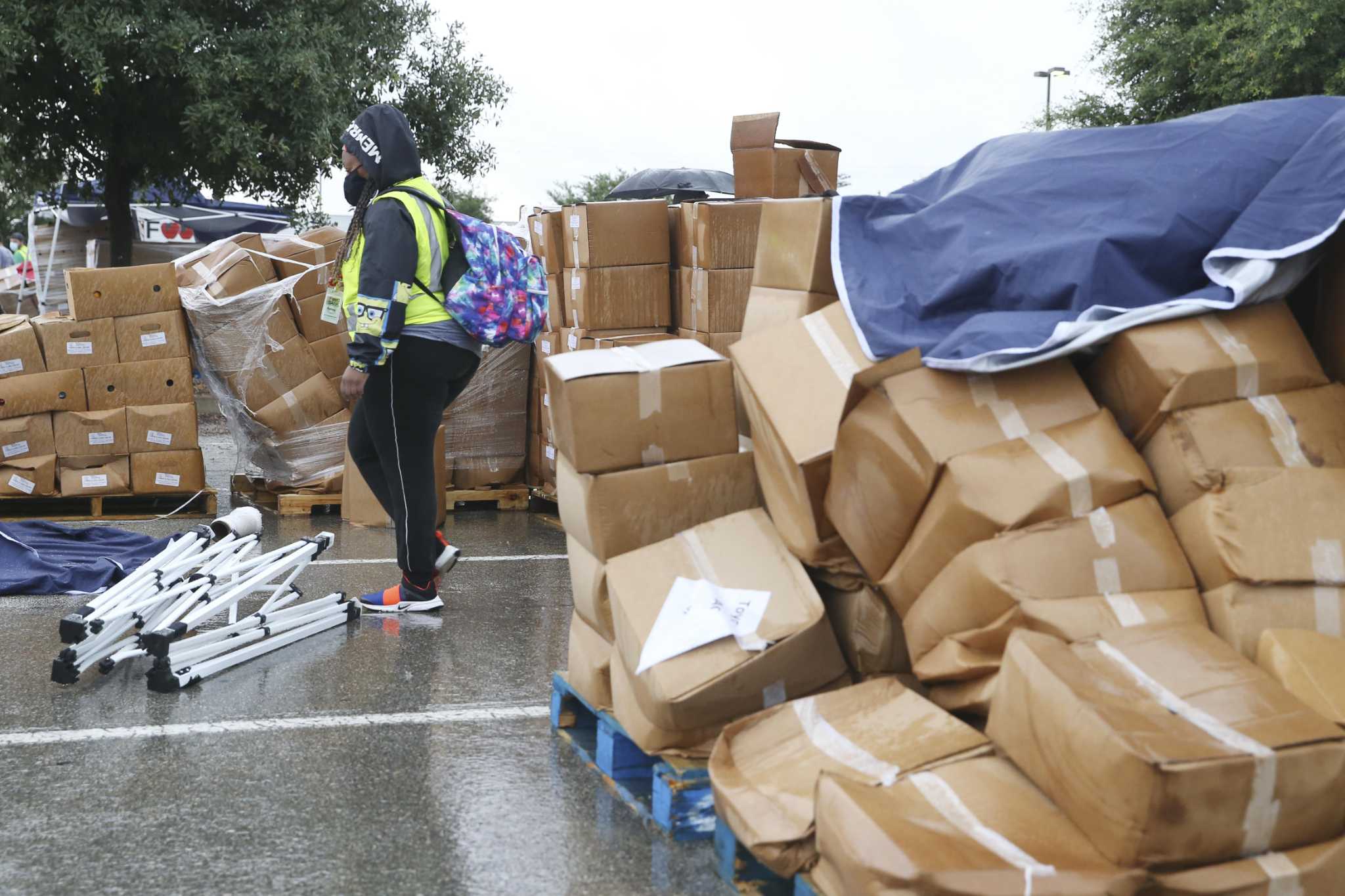 San Antonio Food Bank weathers storm to distribute boxes ...