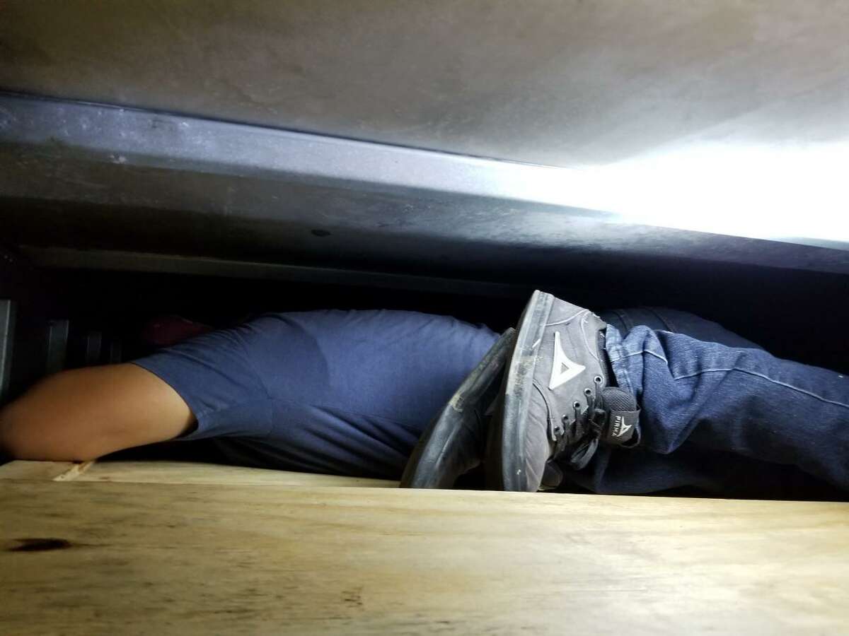 Once personas que se encontraban en un compartimento oculto dentro de un camión fueron descubiertas por agentes de la Patrulla Fronteriza el 22 de junio de 2020.