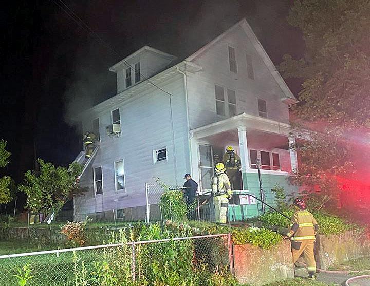 Six people, including 4 police officers, hospitalized after Shelton fire - Vimarsana News