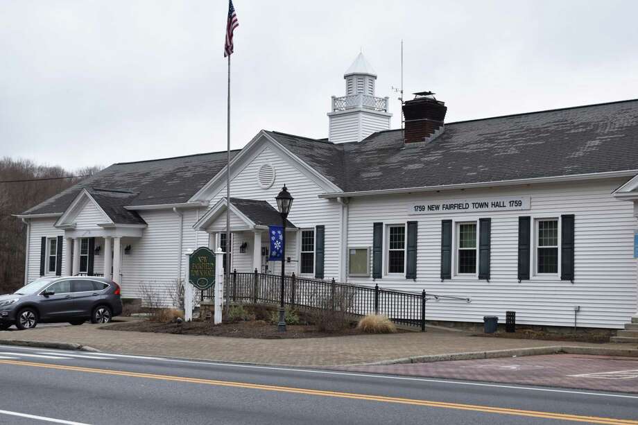 New Fairfield Town Hall on Brush Hill Road. Photo: Kendra Baker / Hearst Connecticut Media