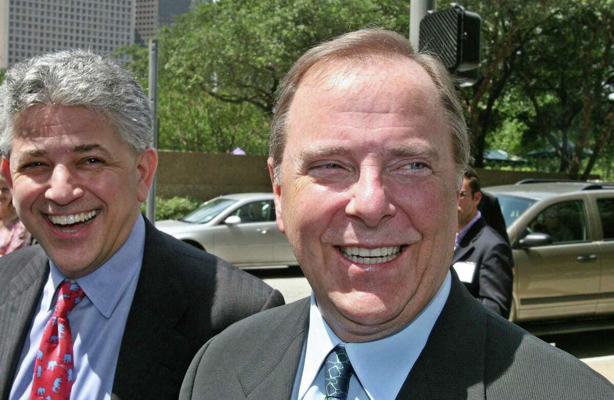 Former Enron Chief Executive Jeff Skilling, right, and attorney Daniel Petrocelli leave federal court in Houston in 2006. Recently out of prison, Skilling is pitching a new venture incorporated by his wife.