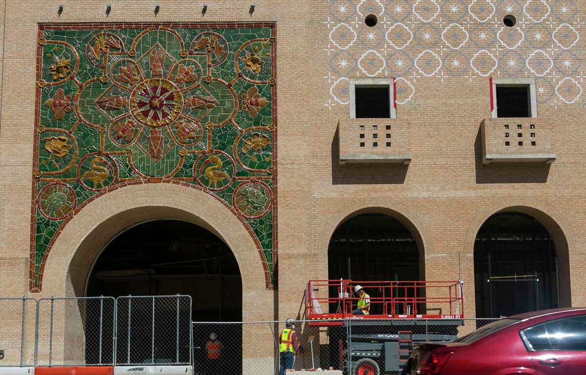 Artist Diana Kersey’s new mural on Oxbow office tower on Broadway in