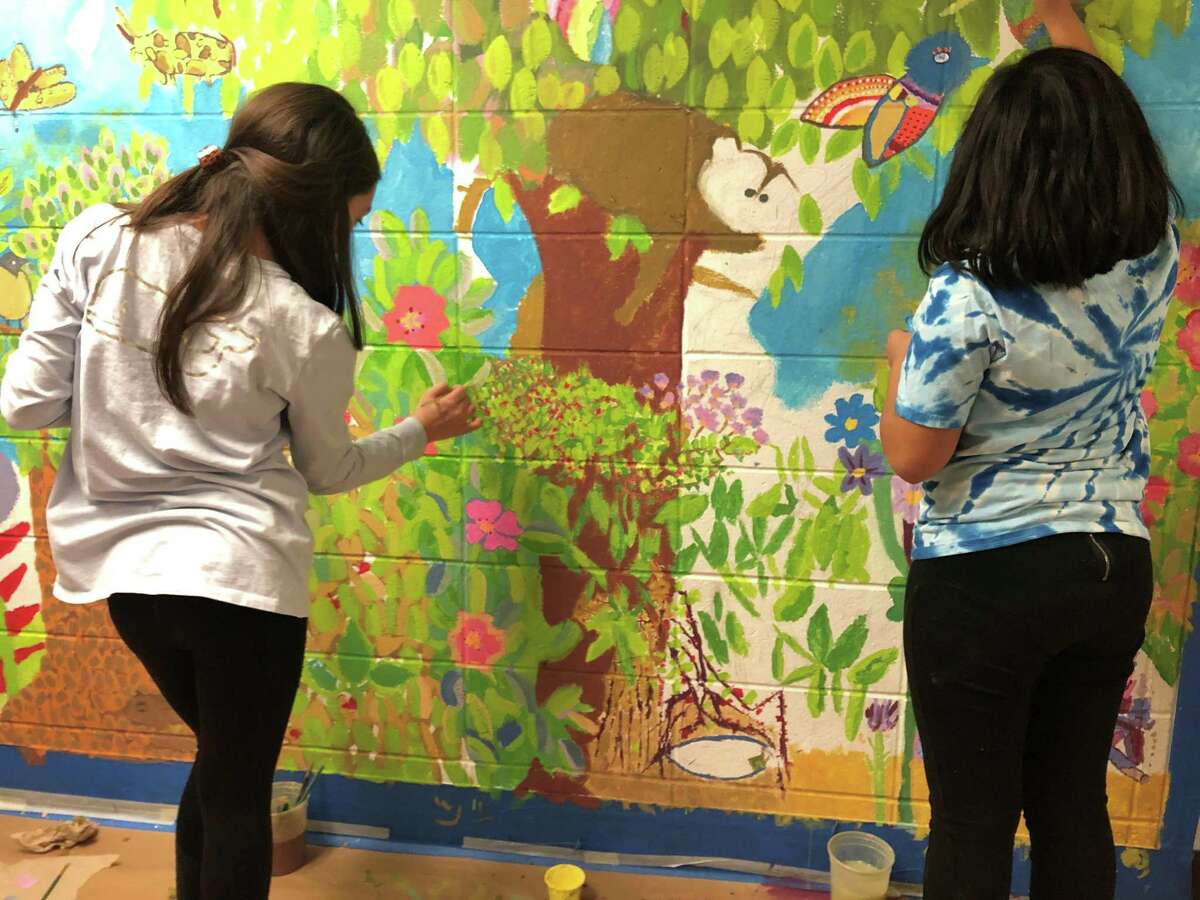 Silvermine fifth graders complete mural project