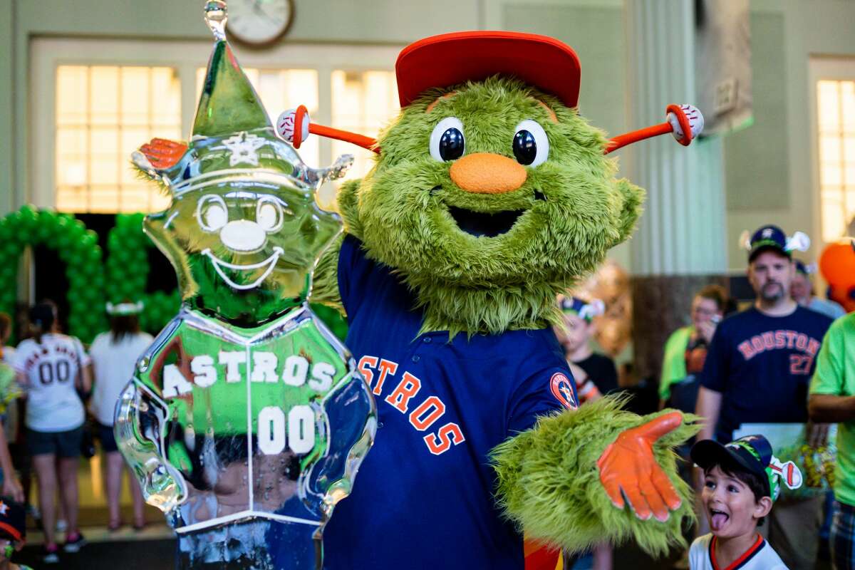 Fans, mascots celebrate Astros' Orbit's birthday 