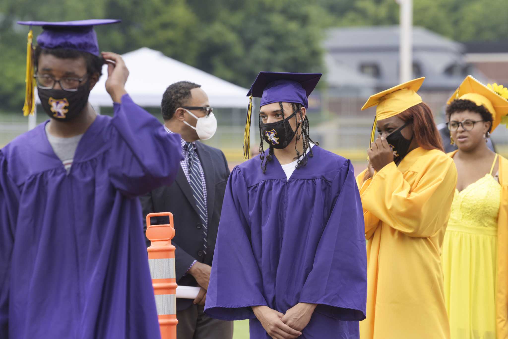 Some area schools saw boost in graduation rates during pandemic - Vimarsana News