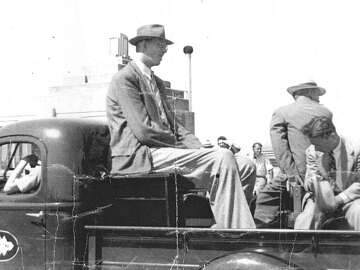 World’s tallest man, Illinois native Wadlow, remains a beloved figure