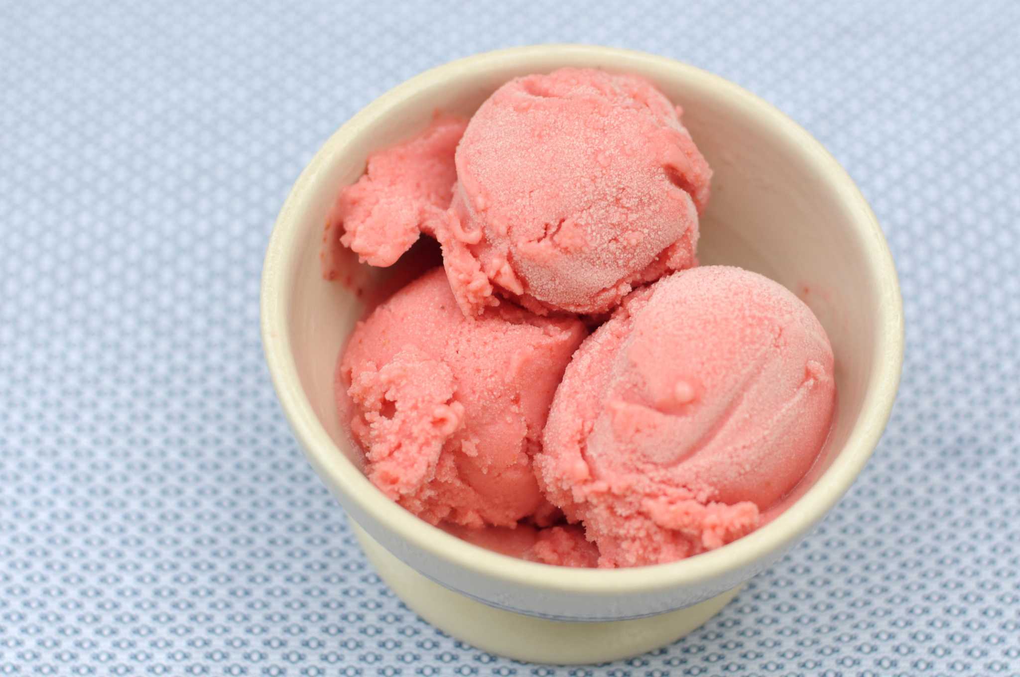 recipe-strawberry-frozen-yogurt