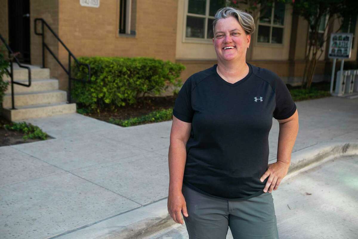 Artist Diana Kersey's new mural on Oxbow office tower on Broadway in