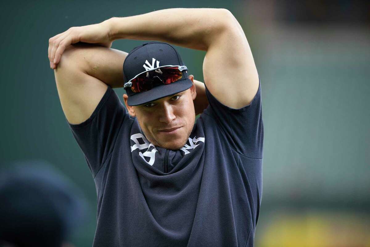 New York Yankees news: 'Minor right shoulder problem' slows Aaron