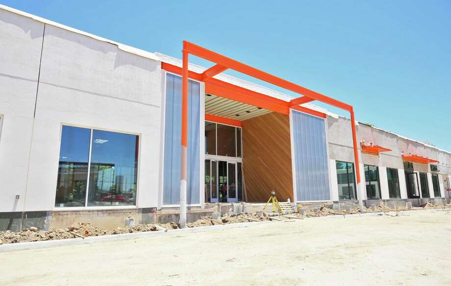 A joint venture of Triten Real Estate Partners, Radom Capital and Long Wharf Capital is developing M-K-T in the Heights along Shepherd Drive at 6th Street. Former industrial buildings are being converted into new spaces for companies, shops, fitness tenants and restaurants. Photo: Radom Capital