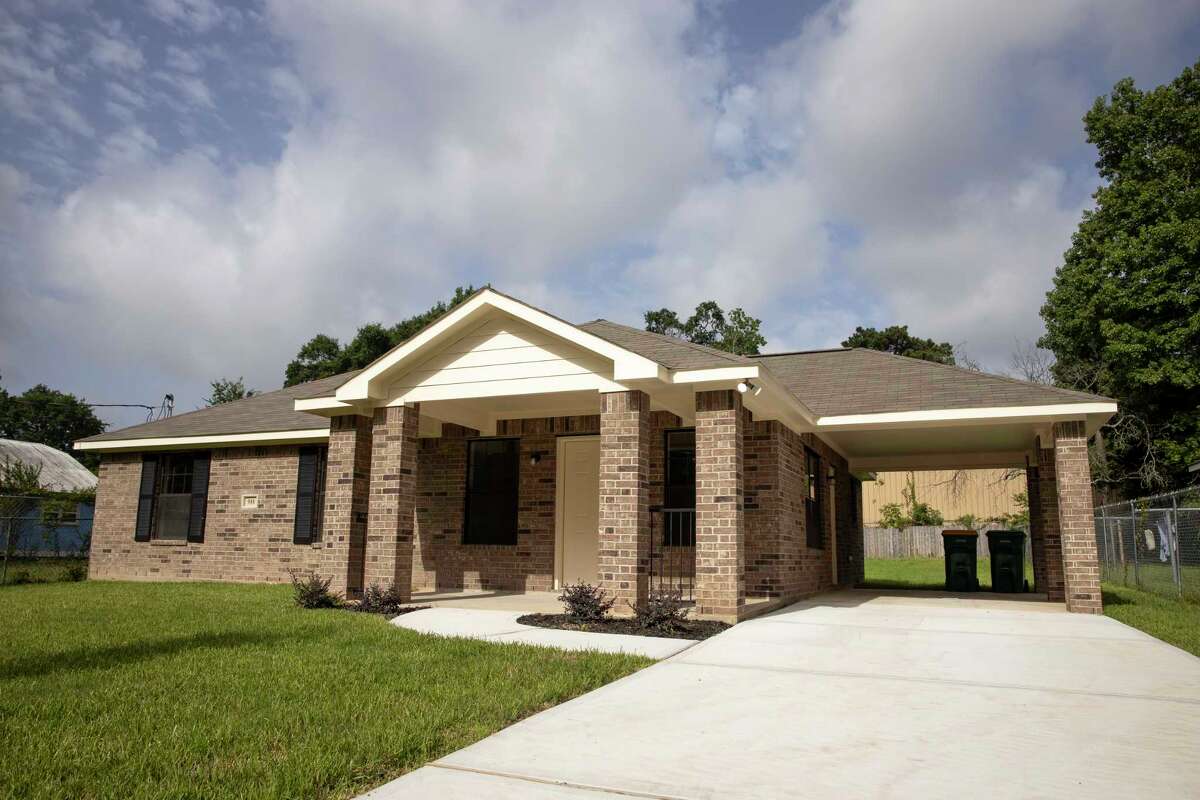 Housing program 5 Conroe families to new homes
