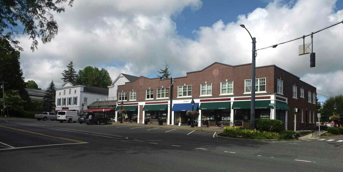 Ridgefield's Summer Sidewalk Stroll underway