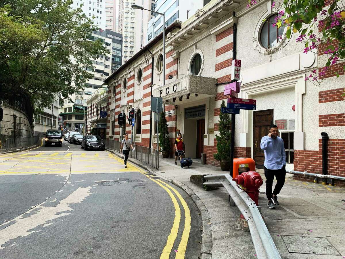 The Hong Kong Foreign Correspondents' Club occupies a former dairy warehouse from the early 20th century.