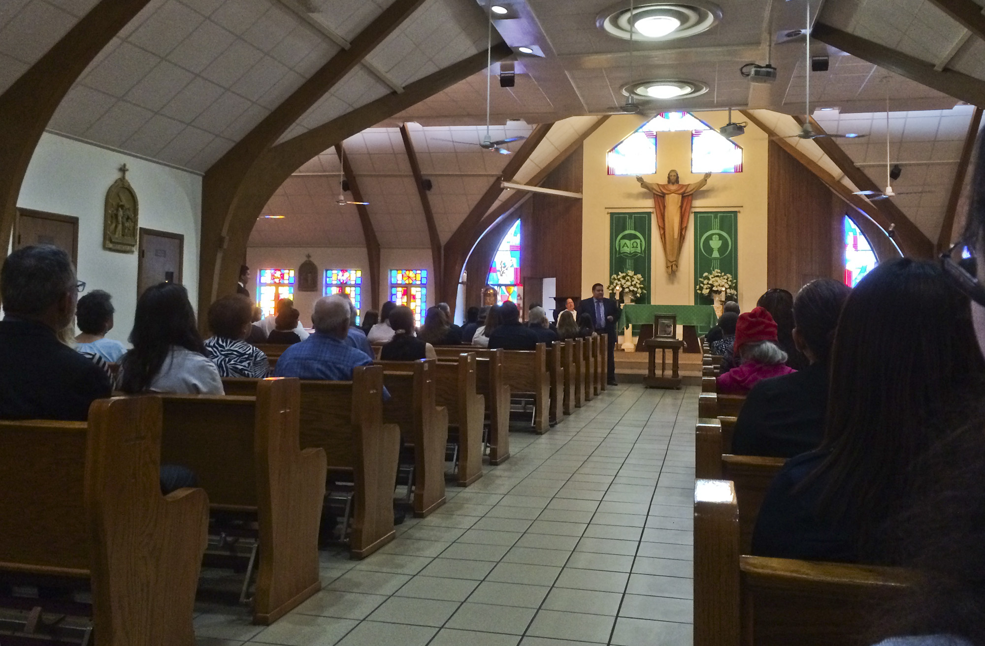 Mass suspended at Laredo church after pastor tests positive