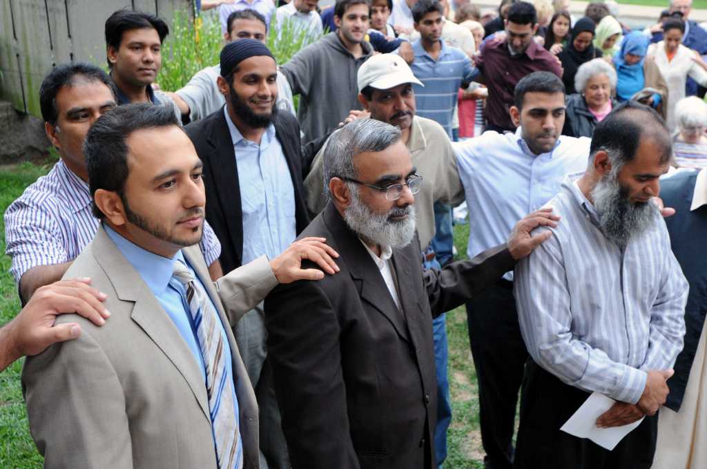 Members of all faiths gather in support of Islam