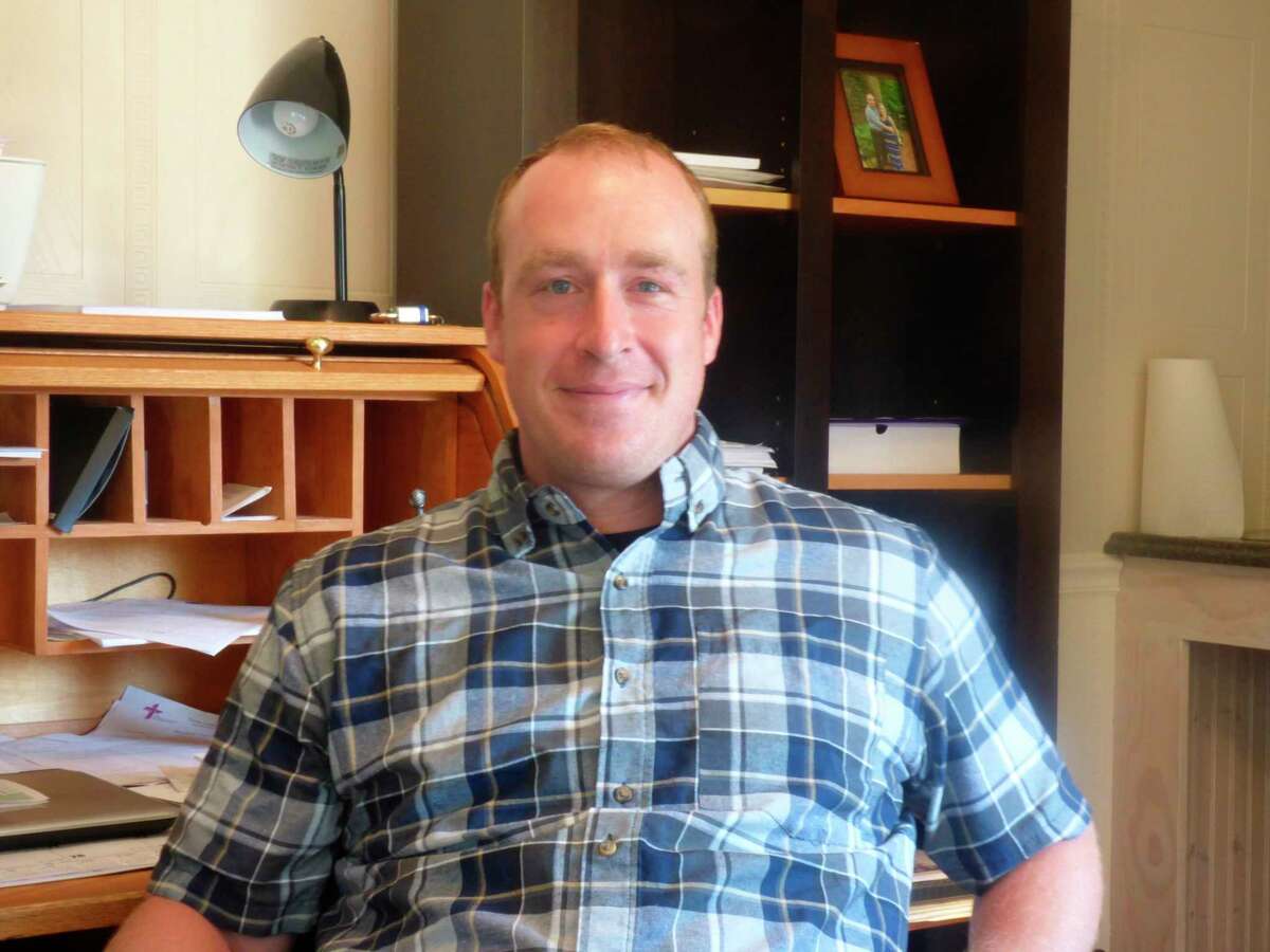 Ribboncutting marks debut of Essential Real Estate in Manistee