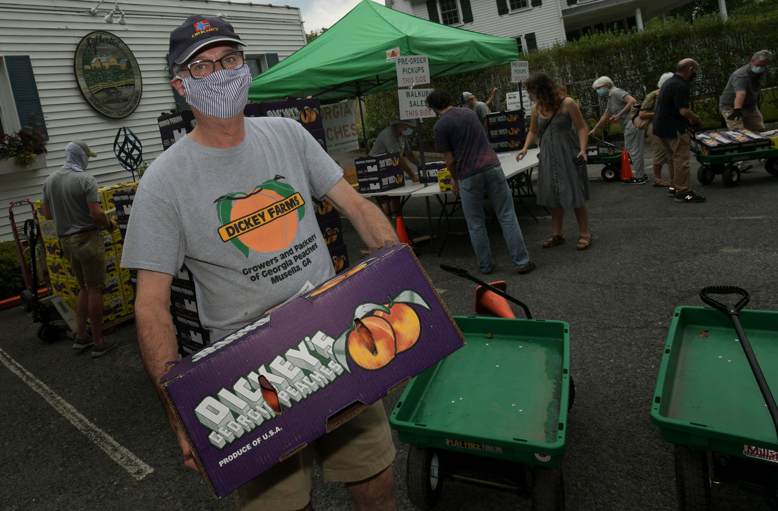 The Peach Truck rolls into CT