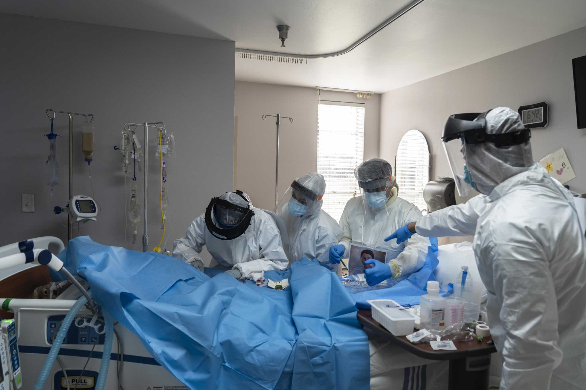 ICU beds reach new low in Texas as COVID cases pass 250,000 mark