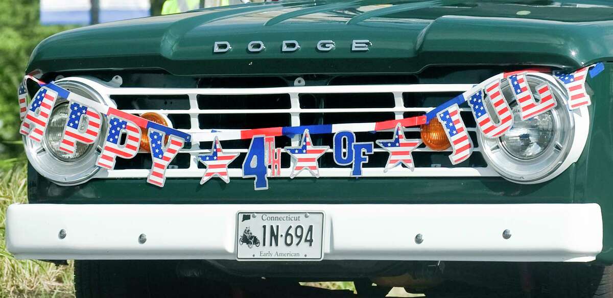 Pictures New Fairfield's Fourth of July car parade