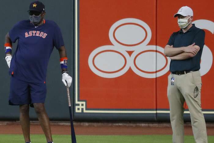 Astros' Martin Maldonado wears sonogram cleats to announce pregnancy